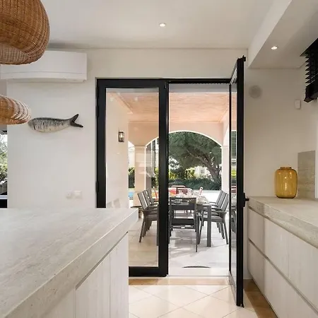 Βίλα 4br With Private Pool In - What'app - 0049-1521-4658-810 - For Reservations! *